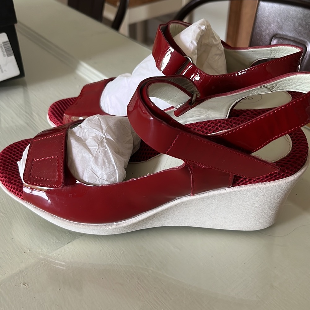 NWOT Easy spirit size 7.5 W antigravity sandals - Picture 2 of 6